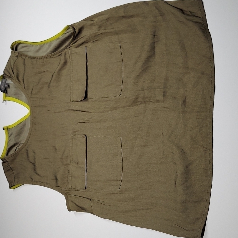 Vince Camuto Sleeveless top with front pockets